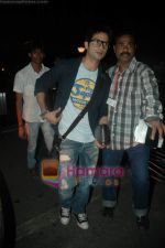 Shahid Kapoor leave for South Africa concert in Mumbai Airport on 8th Jan 2011 (11).JPG